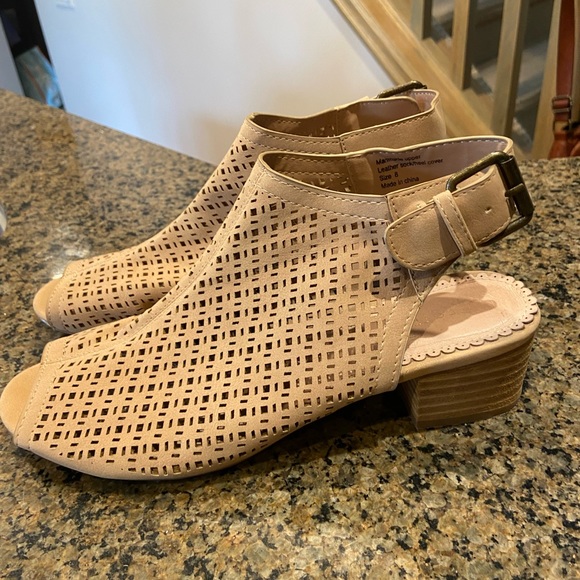 Women’s slingbacks - Picture 2 of 3